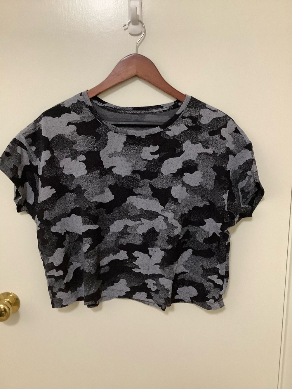Lululemon Cates Short Sleeve Cropped Tee